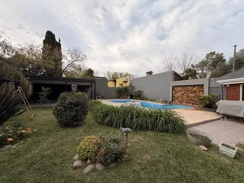 Casa Tres Dormitorios con Jardin y Pileta en Pueblo Esther