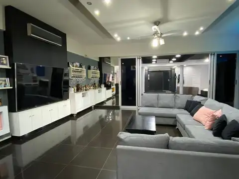 Venta Casa 5 Ambientes Villa Luro Cochera Pileta