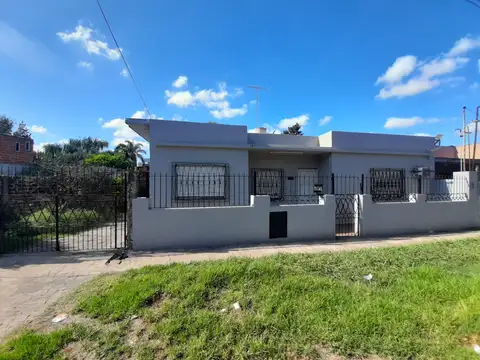 VENTA - CASA 4 AMBIENTES - OPORTUNIDAD