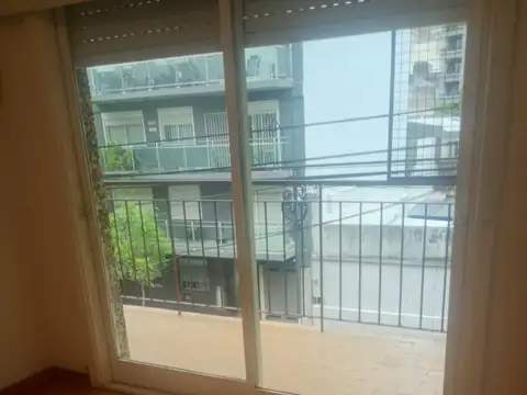 Elpidio González 2700, Piso 2°