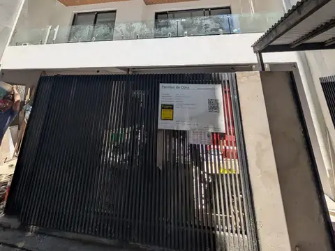 Presidente Hipólito Yrigoyen 1400, Piso 3