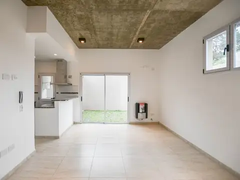 DÚPLEX VENTA LA PLATA APTO BANCO COCHERA PATIO