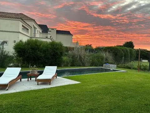 Casa en Venta en Haras Santa María - El Molino, USD 370.000
