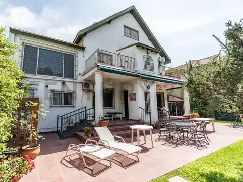 Venta casa de categoría 9 amb.Olivos - ACEPTA PERMUTA