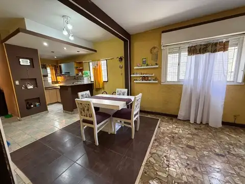 Depto Tipo Casa en Venta de 5 ambientes