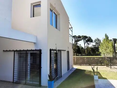 Casa 6 ambientes con 3 baños
