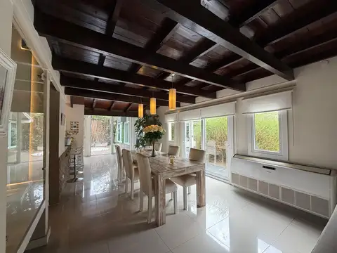 Casa en Venta con 4 cocheras