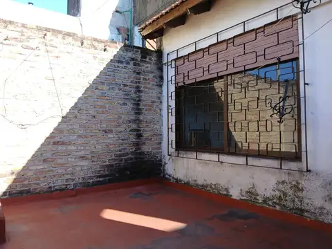 Casa 6 ambientes con 2 baños