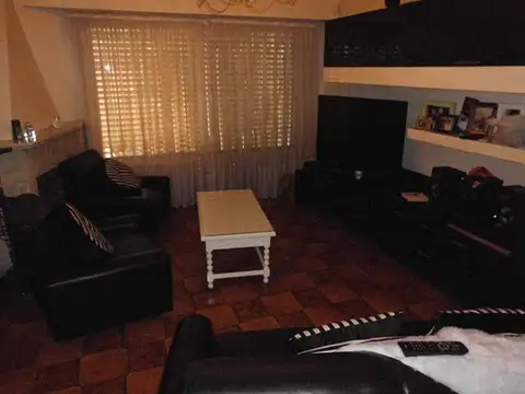 Casa 6 ambientes con 4 baños