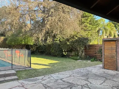 Casa en Venta con 3 cocheras