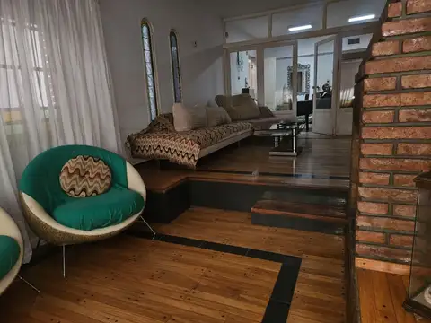 Casa 5 ambientes con 2 baños