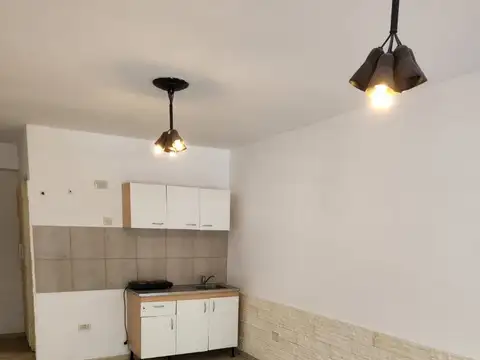 Monoambiente apto profesional en planta baja con cochera. Excelente Ubicación.