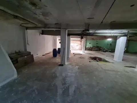 GREGORIO POMAR 4100, SE VENDE, DEPOSITO 1100 m2 en PH