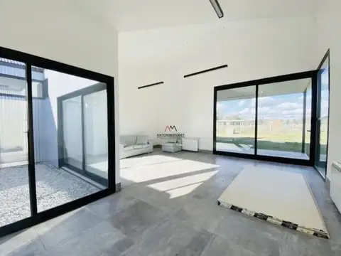 CASA EN VENTA EN SANTA ELENA - PILAR DEL ESTE