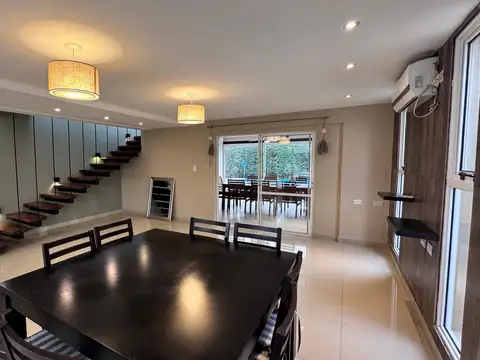 Casa 4 ambientes con 3 baños