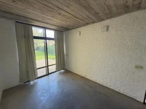 Casa en Alquiler con 1 cochera