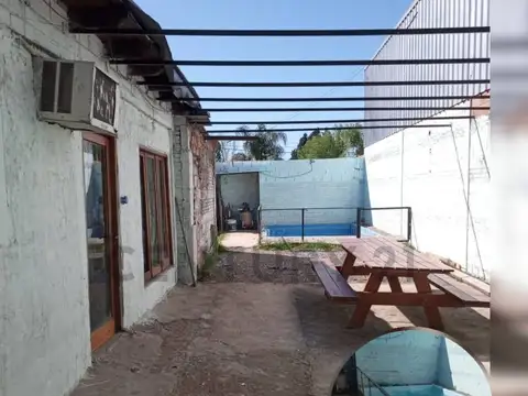 VENTA - CASA CON PILETA -  PEREZ