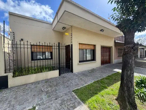 Casa 3 Ambientes en Villa Luzuriaga