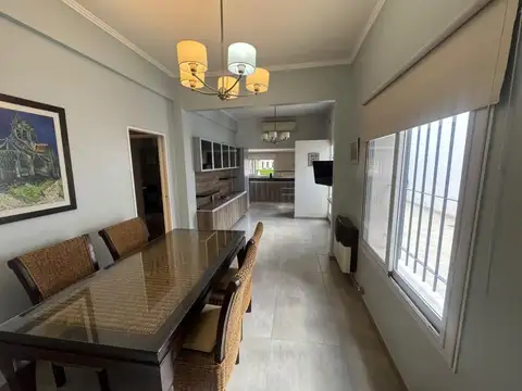 Casa en Venta con 3 cocheras