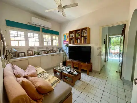 Casa 6 ambientes con 2 baños