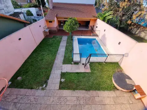 4 AMBIENTES JARDIN PILETA QUINCHO PARRILLA COCHERA