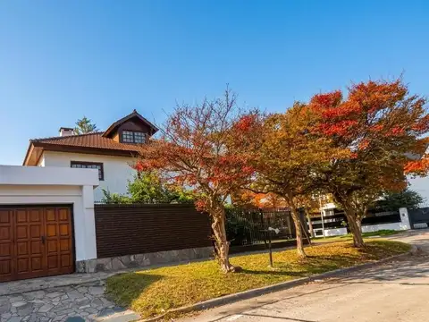 Casa en Venta - 3 Plantas - Martinez - San Isidro