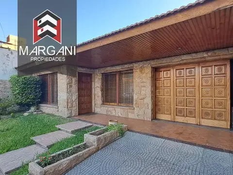 Chalet 5 AMB c/ Cochera pasante + Jardin + Patio