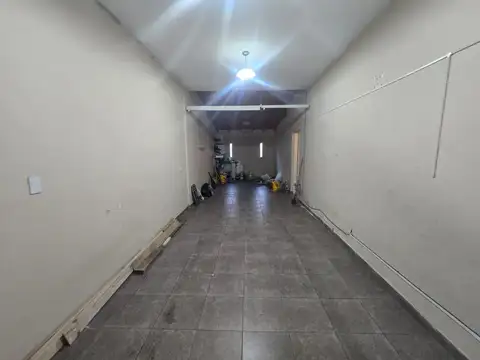 Casa 3 ambientes con garaje y patio en Morón venta