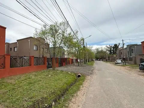 VENTA.Dúplex 3 amb con jardín en Casas del Pilar