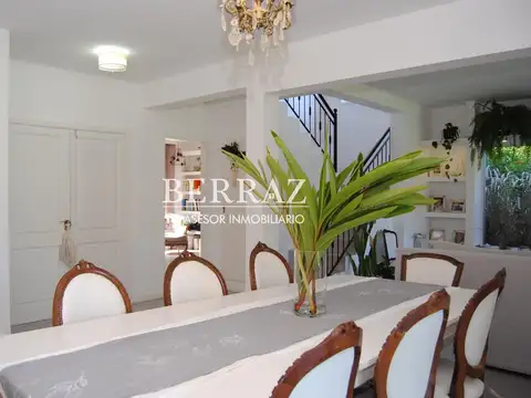 Casa en Venta con 3 cocheras