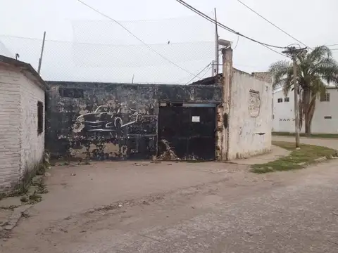 VENTA TERRENO CON MEJORAS EN BLAS PARERA