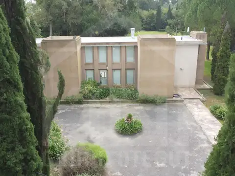 Aristóbulo Del Valle 1300