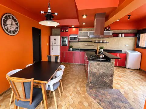 VENTA CASA 5 AMB CON QUINCHO PARRILLA Y COCHERA