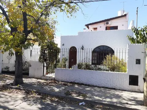 CASA 4 DORMITORIOS Y 3 BAÑOS EN B.PUEYRREDON