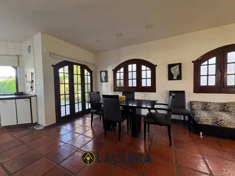 Casa en Venta con 3 cocheras
