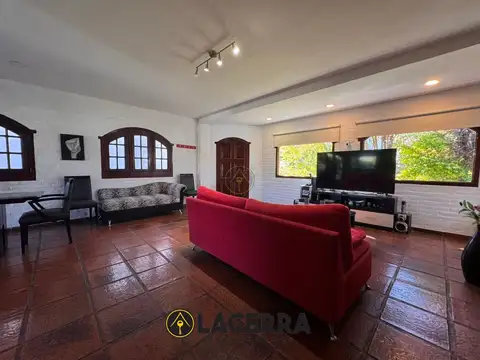 Casa 5 ambientes con 4 baños