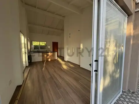 CASA EN VENTA GONNET UNA PLANTA. ENTRE CAMINOS