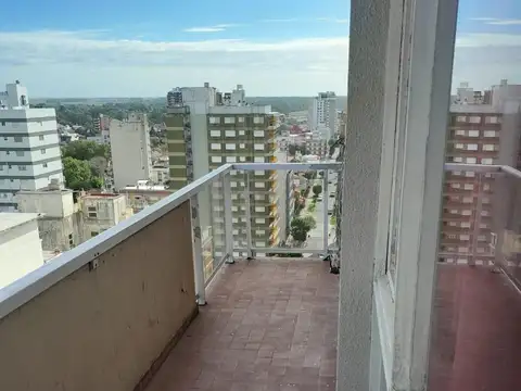 Venta. Miramar. Departamento a 1 cuadra del Mar. 2 ambientes y medio