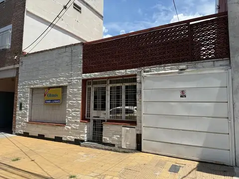 Casa sobre Lote Propio con Cochera, Patio y Gran Potencia