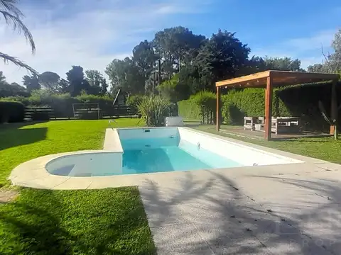 Casa 4 ambientes con 2 baños