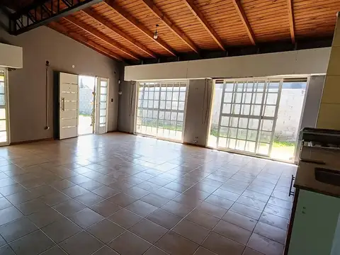 Casa 3 ambientes con 1 baño