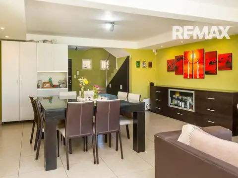 Casa en Venta con 2 cocheras