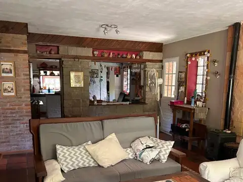 Casa 5 ambientes con 2 baños