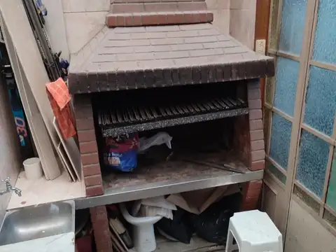 Depto Tipo Casa en Venta en Parque Rivadavia, USD 270.000