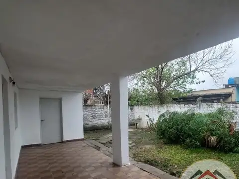 Propiedad con 3 departamentos