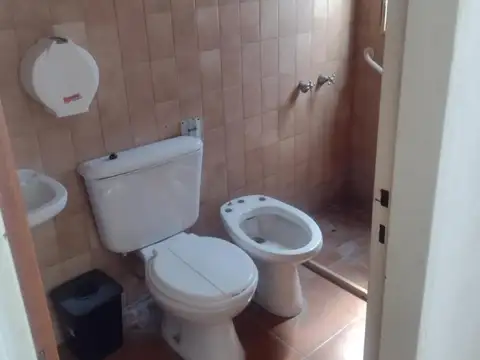 edificio ex clinica para cualquier destino oficina clinica e