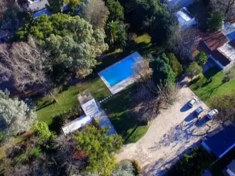 Casa en Alquiler con 4 cocheras