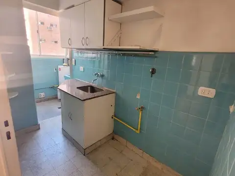 AMPLIO DEPARTAMENTO   ALTO   VISTA LUZ Y SOL   DIFICIO SOBRE AV CORRIENTES