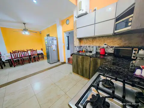 Casa 5 ambientes con 2 baños