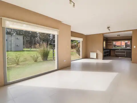 Casa 6 ambientes con 3 baños